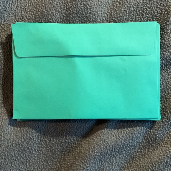 Lot of 21 new green envelopes. Just under 8 3/4” x 5 3/4”. - Picture 2 of 4